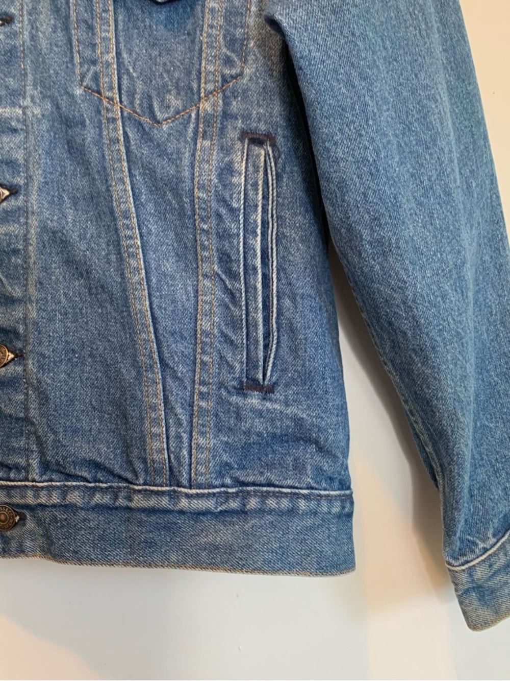 Vintage 80s Levi’s Jean Jacket - Picture 4 of 9